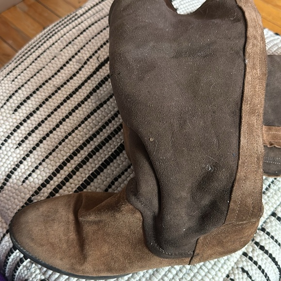 Boots - Picture 6 of 15